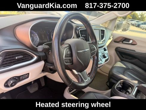 Used 2019 Chrysler Pacifica Touring-L FWD image 14