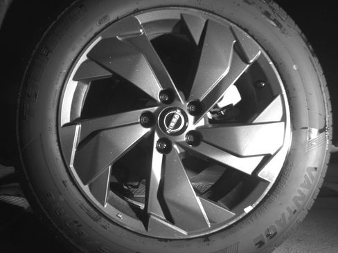 Used 2025 Nissan Rogue SV image 14