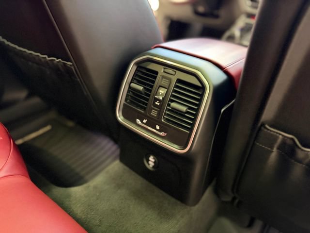 Used 2022 Porsche Macan AWD/4WD image 41