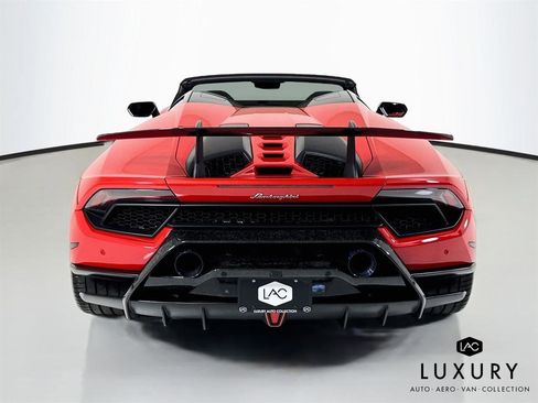 Used 2018 Lamborghini Huracan Performante AWD/4WD image 7