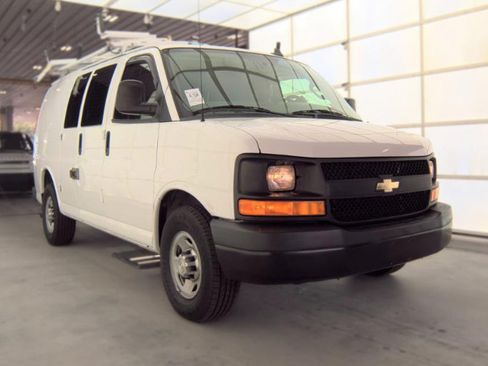 Used 2017 Chevrolet Express 2500 RWD image 1