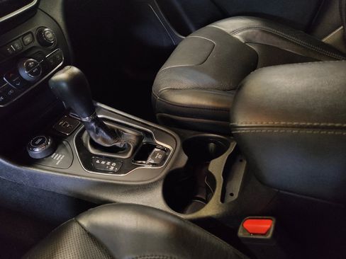 Used 2019 Jeep Cherokee Limited AWD/4WD image 26