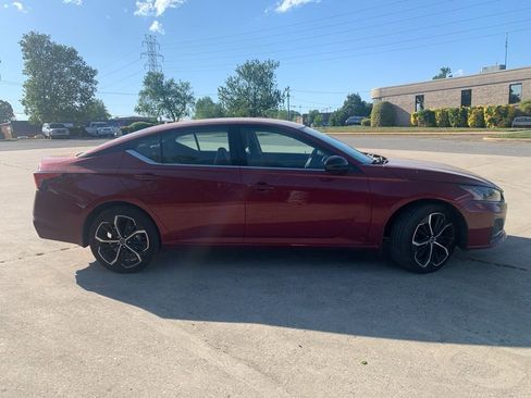 Used 2025 Nissan Altima 2.5 SR image 9