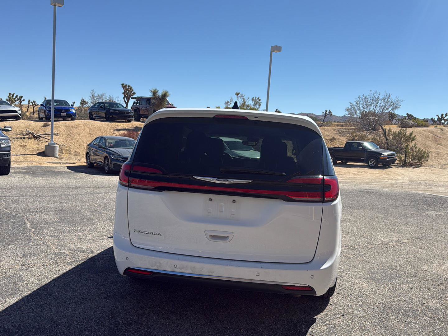 Used 2024 Chrysler Pacifica Touring-L FWD image 6
