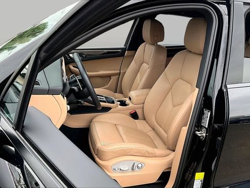 Used 2024 Porsche Macan AWD/4WD image 7