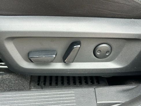 Used 2023 Nissan Rogue SV FWD image 13