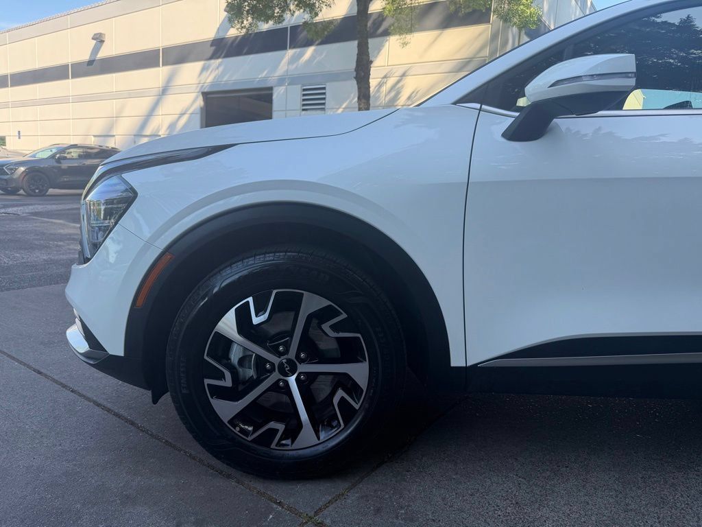 Used 2025 Kia Sportage EX AWD/4WD image 8