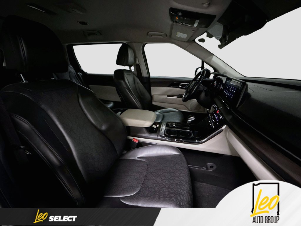 Used 2022 Kia Carnival EX FWD image 31