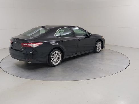 Used 2018 Toyota Camry XLE FWD image 13