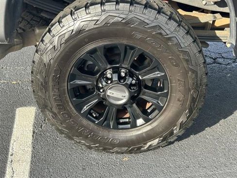 Used 2022 Ford F250 Platinum w/ Tremor Off-Road Package image 35