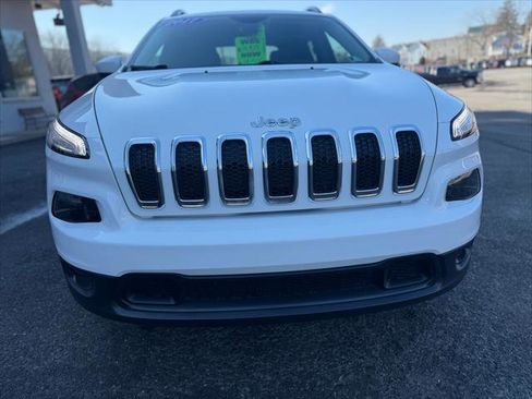 Certified 2017 Jeep Cherokee Latitude w/ Comfort/Convenience Group image 4