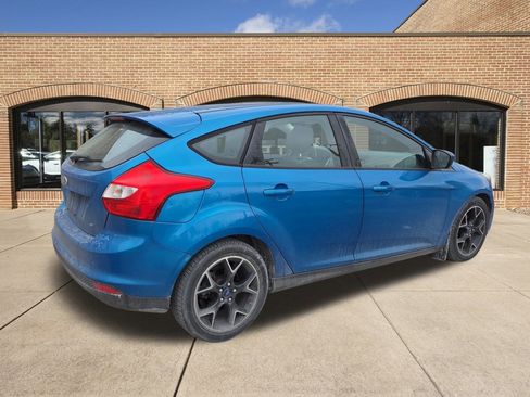 Used 2012 Ford Focus SE w/ SE Sport Pkg image 3
