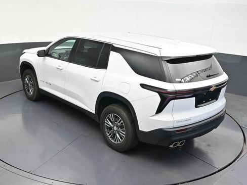 Used 2024 Chevrolet Traverse LS FWD image 17