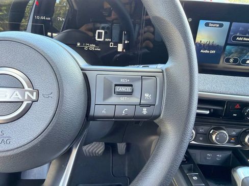 Certified 2025 Nissan Kicks SV AWD/4WD image 18