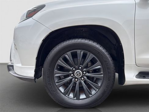 Used 2023 Lexus GX 460 Premium w/ Accessory Package image 4