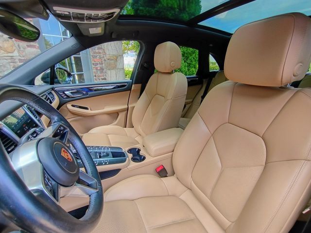 Used 2018 Porsche Macan AWD/4WD image 30