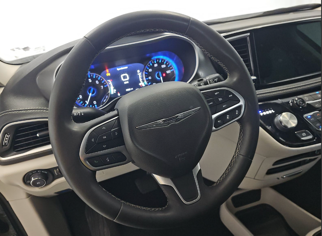 Used 2022 Chrysler Pacifica Touring-L AWD/4WD image 6