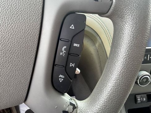 Used 2013 Chevrolet Traverse LS FWD image 19