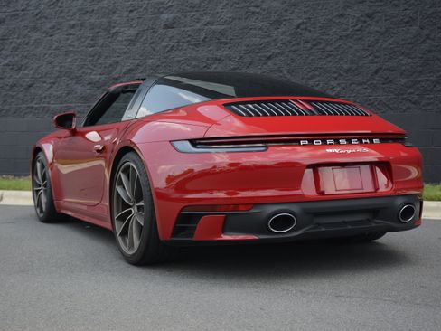 Used 2022 Porsche 911 Targa 4S AWD/4WD image 3