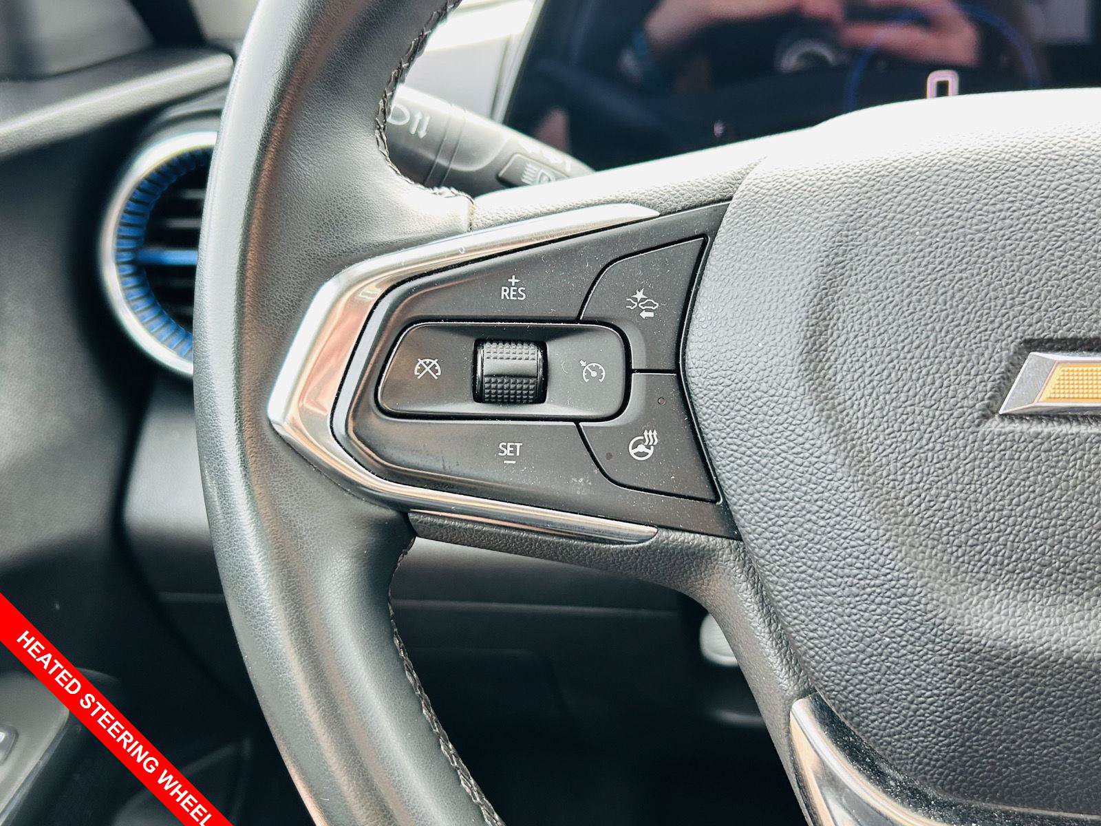 Used 2025 Chevrolet Trax LT w/ LT Convenience Package FWD image 6
