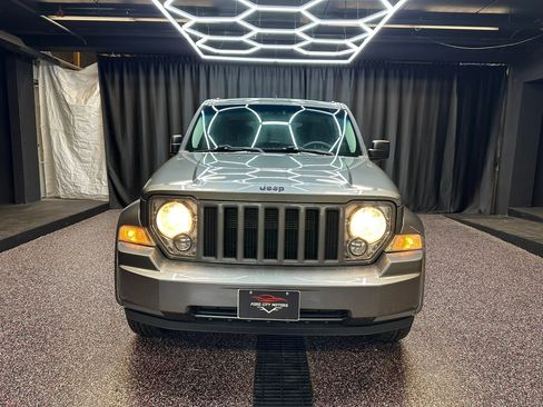 Used 2012 Jeep Liberty Sport AWD/4WD image 2