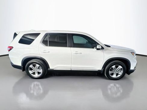 Used 2025 Honda Pilot EX-L image 9