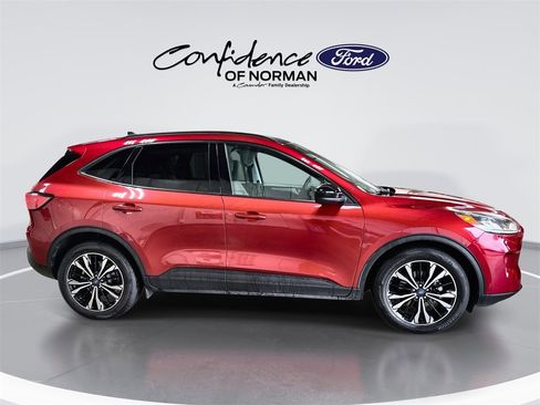 Used 2021 Ford Escape SE w/ SE Sport Appearance Package image 10