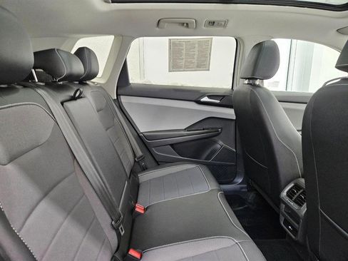 Used 2022 Volkswagen Taos SE w/ Panoramic Sunroof Package image 8