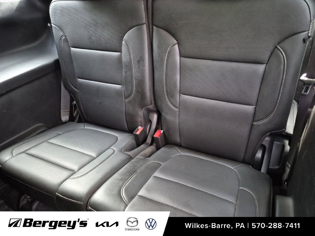 Used 2021 GMC Acadia SLT w/ LPO, Floor Liner Package AWD/4WD image 24