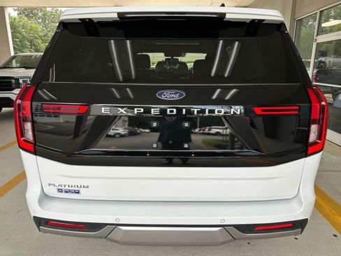 Certified 2025 Ford Expedition Platinum w/ Driver's Package AWD/4WD image 13