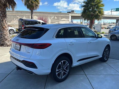 Used 2025 Audi Q5 Premium w/ Convenience Package image 6