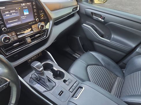 Used 2021 Toyota Highlander XSE image 25