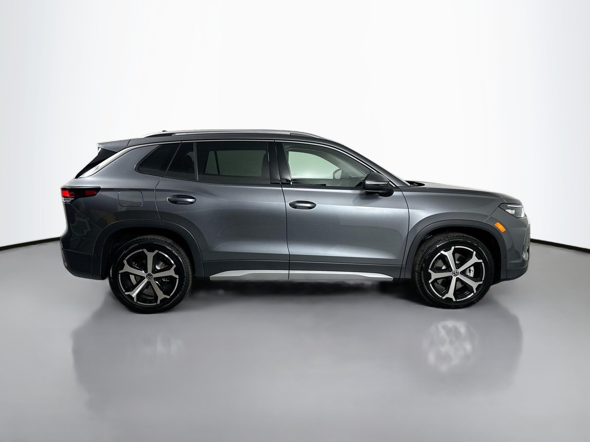Certified 2026 Volkswagen Tiguan SE AWD/4WD image 4