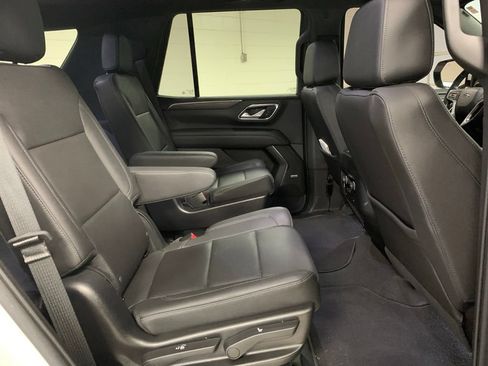 Used 2022 Chevrolet Tahoe Z71 w/ Luxury Package AWD/4WD image 8