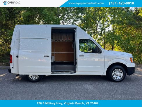 Used 2020 Nissan NV 2500 SV RWD image 1