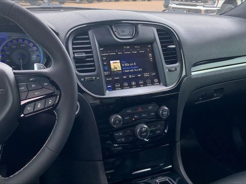 Used 2023 Chrysler 300 S w/ Comfort Group RWD image 7