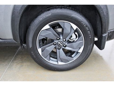 Used 2025 Nissan Rogue SV w/ SV Premium Package FWD image 30