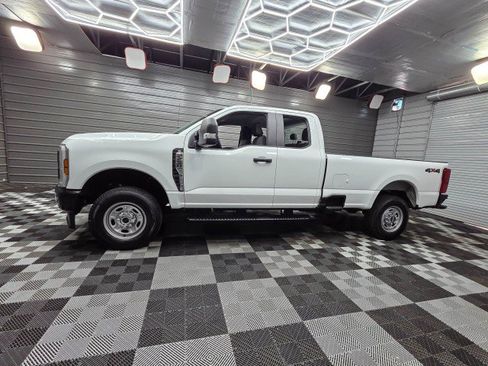 Used 2025 Ford F250 XL w/ F-250 >10K GVWR Package AWD/4WD image 9