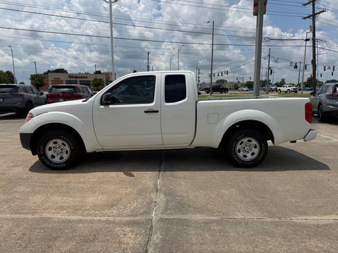 Used 2019 Nissan Frontier S RWD image 2