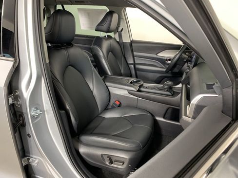 Used 2025 Toyota Grand Highlander FWD image 38