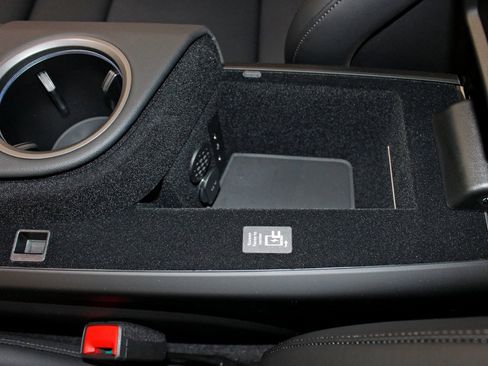 Used 2026 Porsche Taycan image 33