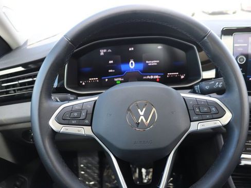 Used 2025 Volkswagen Jetta SE image 17