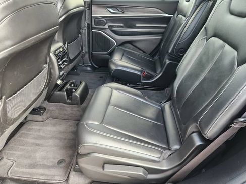 Used 2021 Jeep Grand Cherokee L Limited AWD/4WD image 30