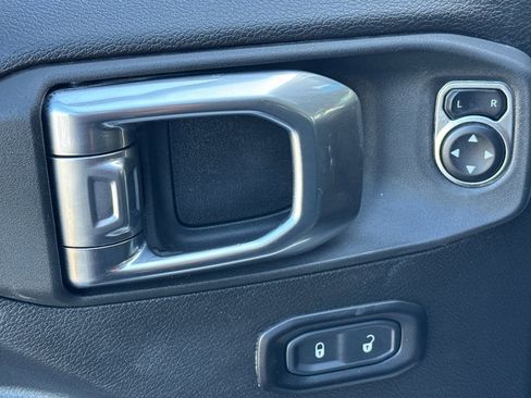 Used 2025 Jeep Gladiator Sport AWD/4WD image 13