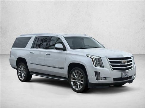 Used 2019 Cadillac Escalade ESV Luxury image 3