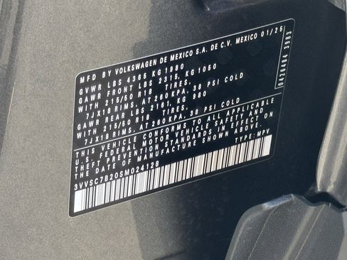 Certified 2025 Volkswagen Taos SE image 39