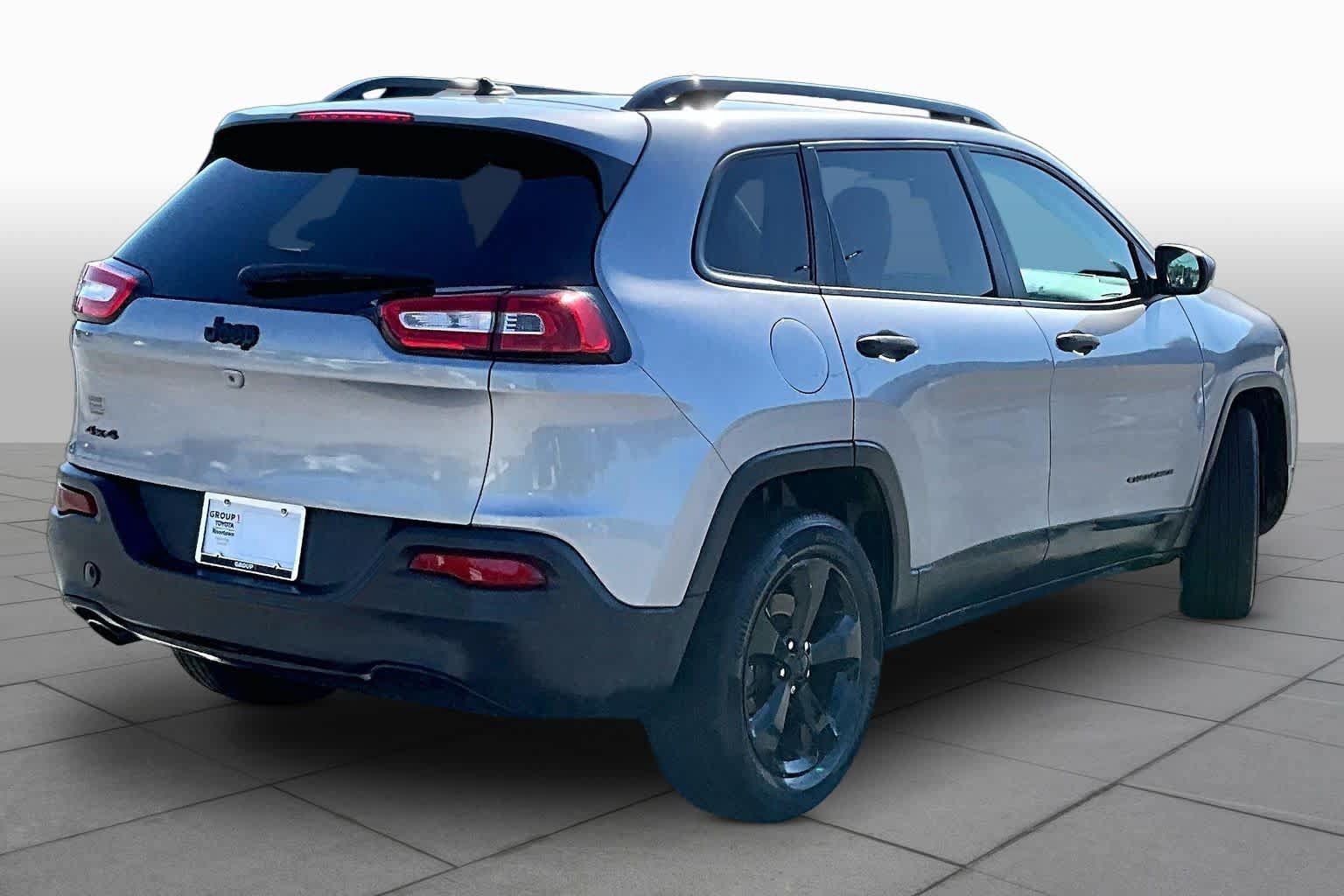 Used 2016 Jeep Cherokee Sport w/ Cold Weather Group AWD/4WD image 10