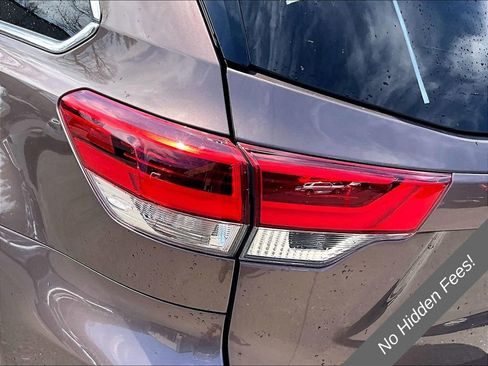 Used 2019 Toyota Highlander Limited AWD/4WD image 25