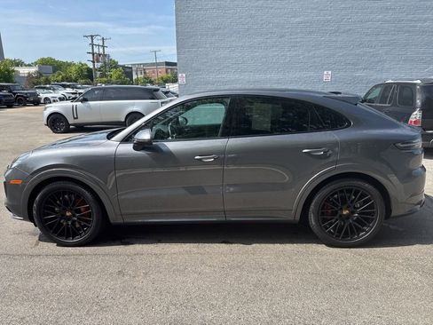 Used 2023 Porsche Cayenne GTS w/ Premium Package AWD/4WD image 3