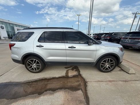 Used 2018 Ford Explorer Sport w/ Equipment Group 401A AWD/4WD image 4